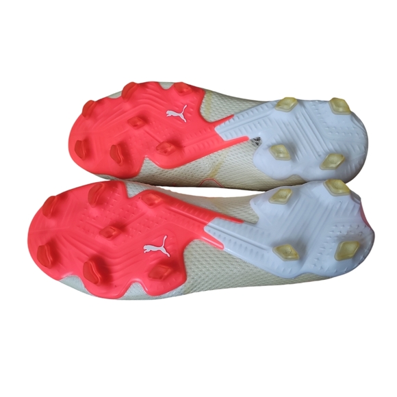 Wmns Future Ultimate FG AG Puma Cleats - Picture 4 of 11